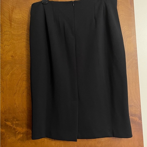 CHICOS NWOT Black Cut-out Pattern Overlay Pencil Skirt in Size 1.5. (Size 12) - Picture 5 of 9